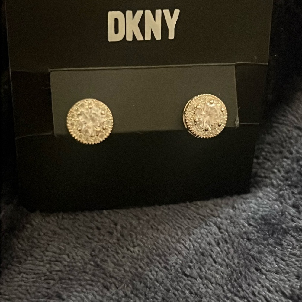 DKNY silver Stud earrings - Picture 1 of 5